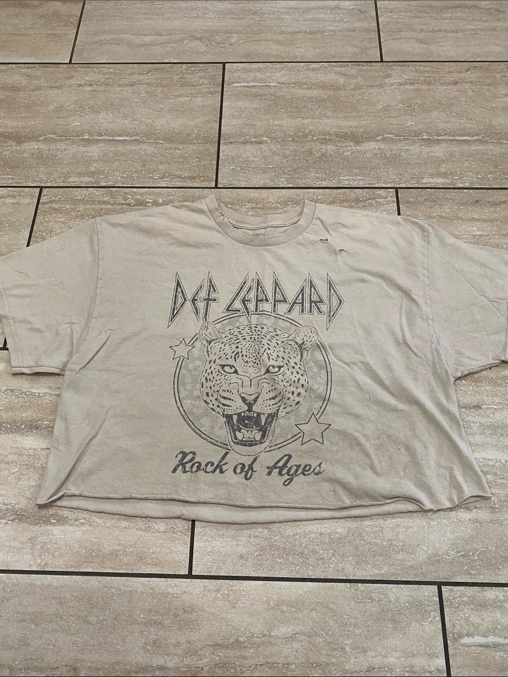 Def Leppard 'Rock of Ages' Beige Graphic Crop Top